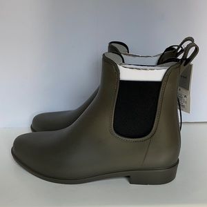 Women’s Size 6 Olive Green Chelsea Ankle Waterproof Rain Boots